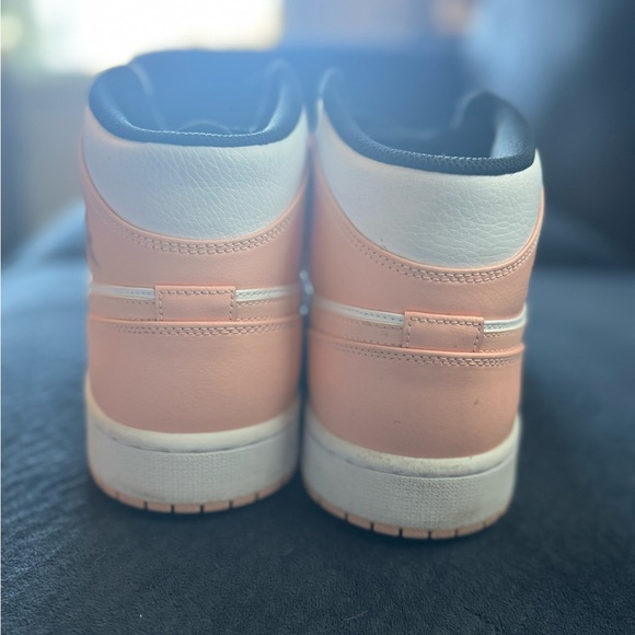 Men’s Jordan 1 Mid Arctic Orange Black Toe👟🏀 - Picture 6 of 6